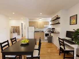 15 Hubbard Blvd in Toronto, ON - Building Photo