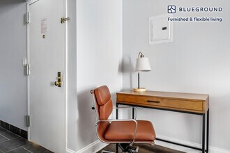 120 Christopher St in New York, NY - Building Photo - Building Photo