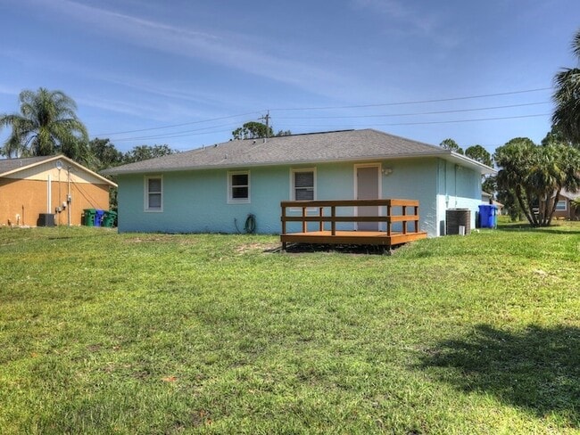 279 Englar Dr in Sebastian, FL - Building Photo - Building Photo