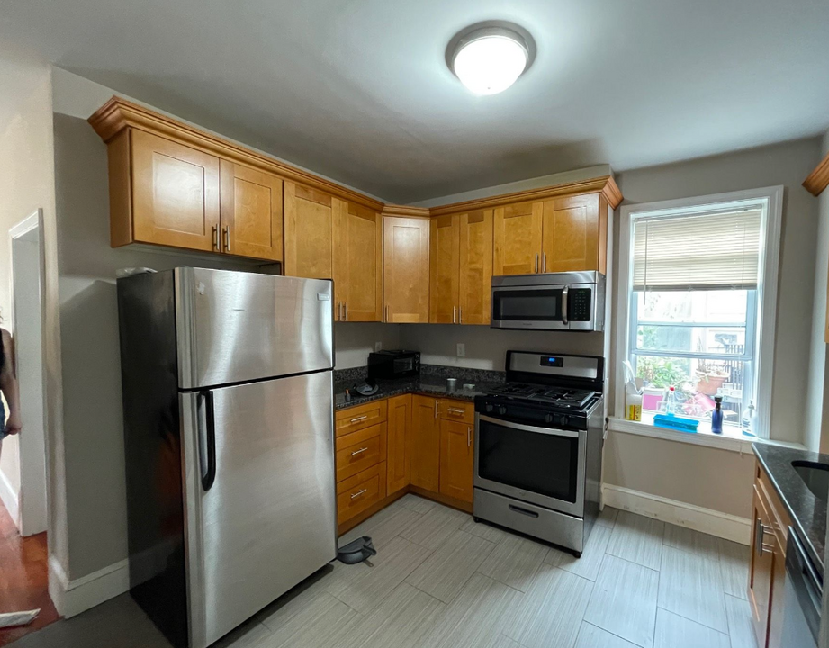 241 Maverick St, Unit 4-bed EASTIE in Boston, MA - Foto de edificio