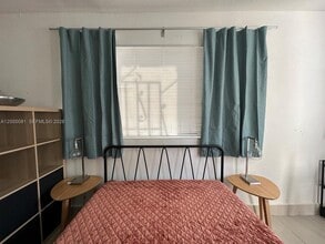 1637 SW 16th St in Miami, FL - Building Photo - Building Photo