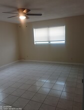 410 SE 3rd St, Unit 7 in Hallandale Beach, FL - Building Photo - Building Photo