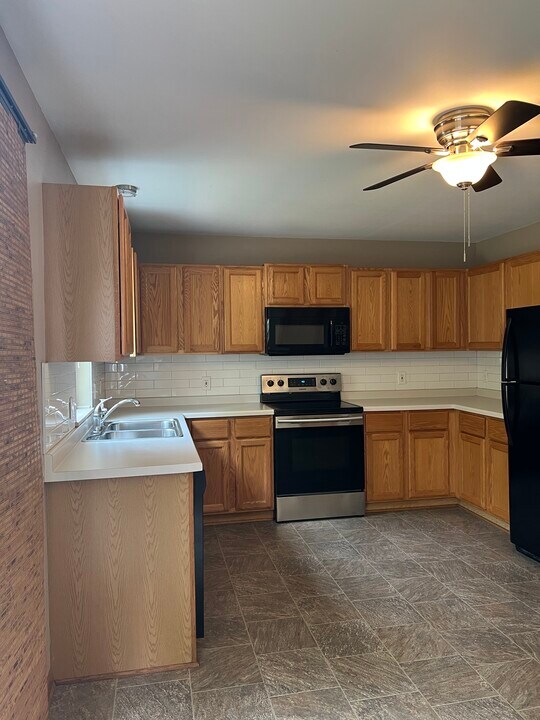 147 Laurie St in Lake Geneva, WI - Building Photo