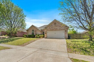 3449 W Clearwood Dr in Fayetteville, AR - Building Photo - Building Photo