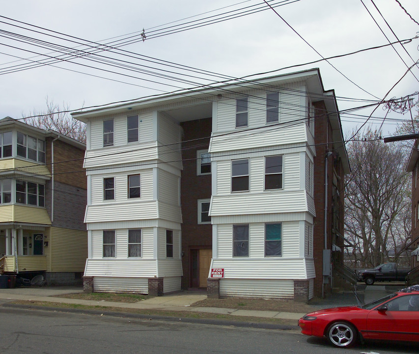 28-32 Lucretia Ave in Chicopee, MA - Building Photo