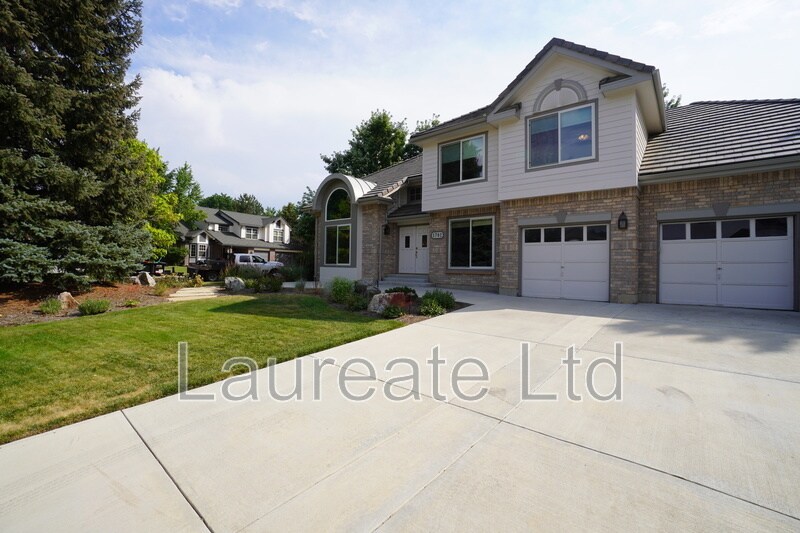 1702 W Dry Creek Rd in Littleton, CO - Building Photo