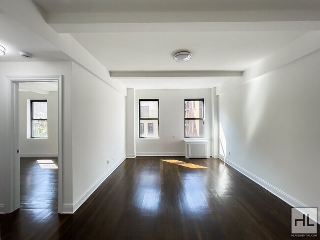 EAST 37 STREET in New York, NY - Building Photo - Building Photo