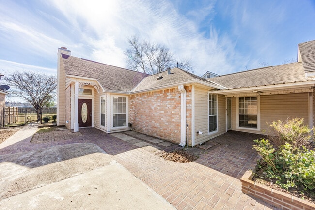 13442 S Fairview Ave in Baton Rouge, LA - Foto de edificio - Building Photo