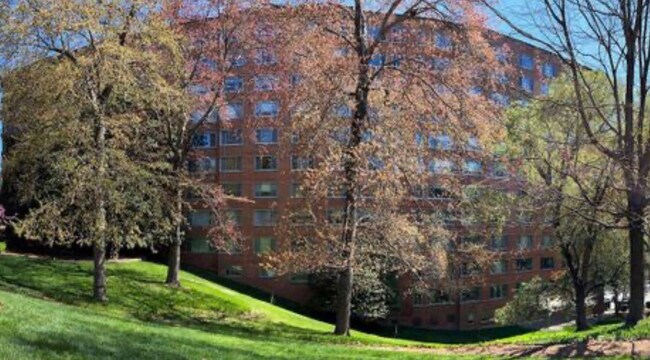 4200 Cathedral Ave NW in Washington, DC - Building Photo - Building Photo