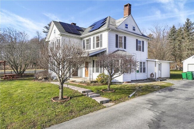 72 Old Glenham Rd in Fishkill, NY - Building Photo - Building Photo