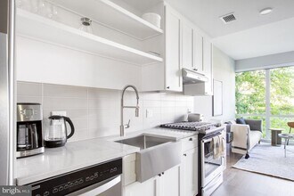 3 Tingey Square-Unit -306 in Washington, DC - Foto de edificio - Building Photo