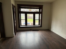 447 E Silver St in Sharon, PA - Building Photo