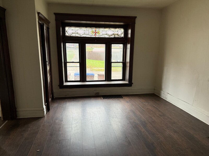 447 E Silver St in Sharon, PA - Foto de edificio