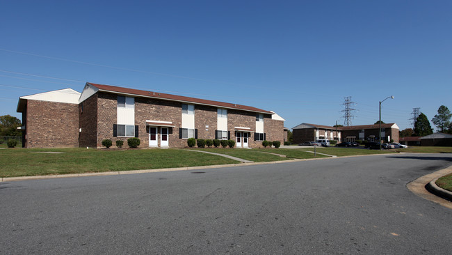 Beaumont Apartments in Burlington, NC - Building Photo - Building Photo