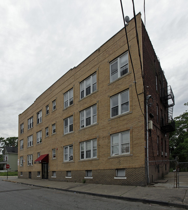 92 Carroll St in Paterson, NJ - Building Photo