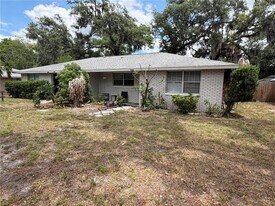 5305 Oakwood Ct in Tampa, FL - Building Photo
