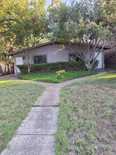 504 Thelma Dr, Unit 504 in San Antonio, TX - Foto de edificio - Building Photo