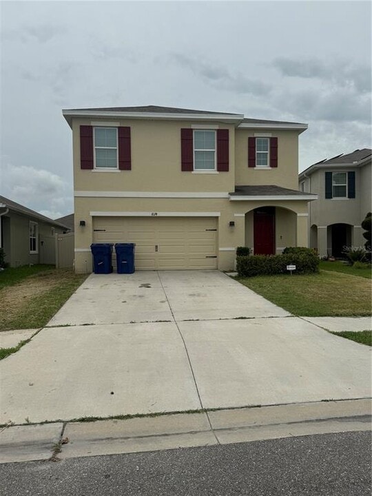 8174 Pelican Reed Cir in Wesley Chapel, FL - Building Photo