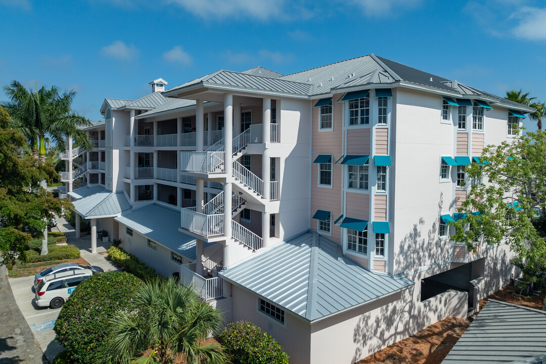 Edgewater at Hidden Bay in Osprey, FL - Foto de edificio