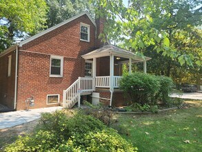 7301 Hopkins Ave in College Park, MD - Foto de edificio - Building Photo