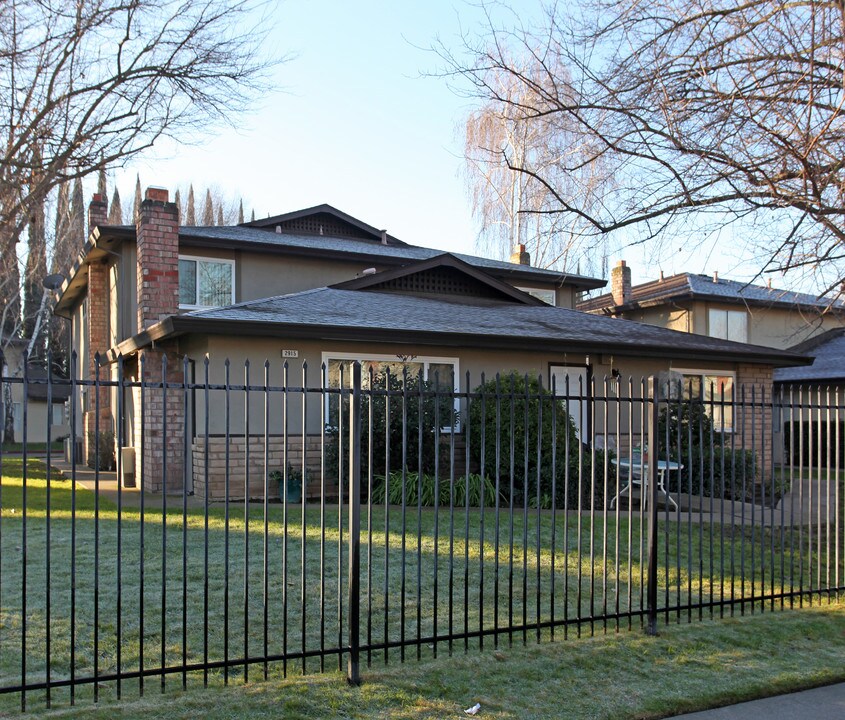 2915 Norcade Cir in Sacramento, CA - Building Photo