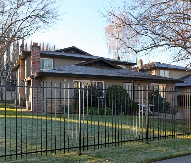 2915 Norcade Cir in Sacramento, CA - Building Photo - Building Photo