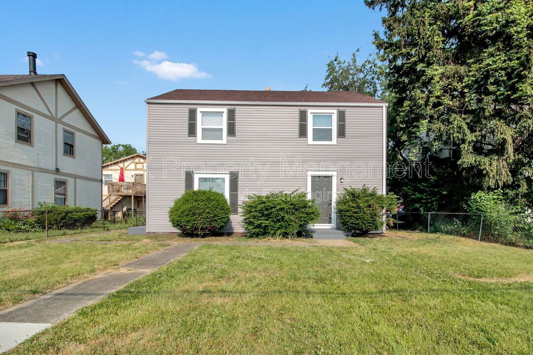 1045 S James Rd in Columbus, OH - Foto de edificio