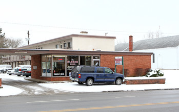 7429 E Main St in Reynoldsburg, OH - Foto de edificio - Building Photo