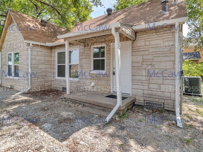 316 W Avenue D in Garland, TX - Building Photo - Building Photo