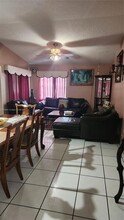 466 NE 210th Cir Terrace in Miami, FL - Foto de edificio - Building Photo