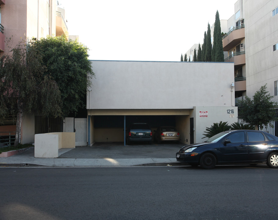 1216 N Las Palmas Ave in Los Angeles, CA - Foto de edificio