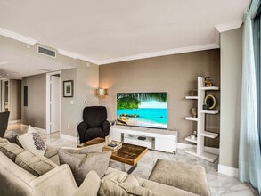 2602 E Hallandale Beach Blvd, Unit SI FL18-ID1379444P in Hallandale Beach, FL - Foto de edificio - Building Photo