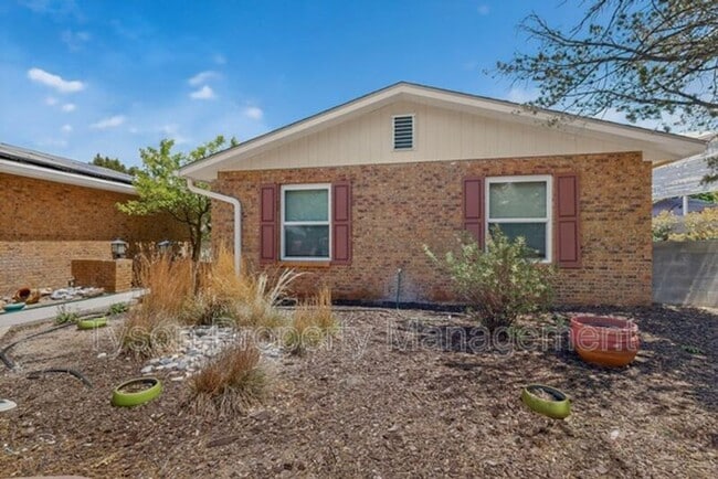 8301 Cherry Hills Dr NE in Albuquerque, NM - Building Photo - Building Photo