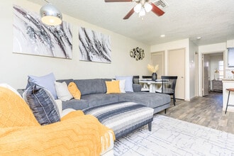 The Ellington in San Antonio, TX - Foto de edificio - Building Photo