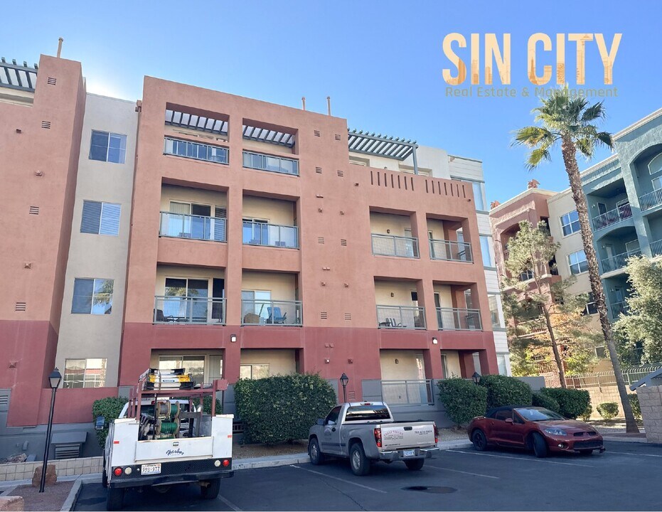 51 E Agate Ave, Unit 405 in Las Vegas, NV - Building Photo