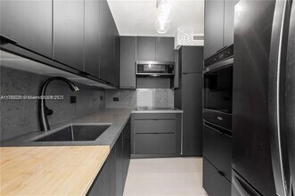 3 Island Ave, Unit 7E in Miami Beach, FL - Building Photo - Building Photo