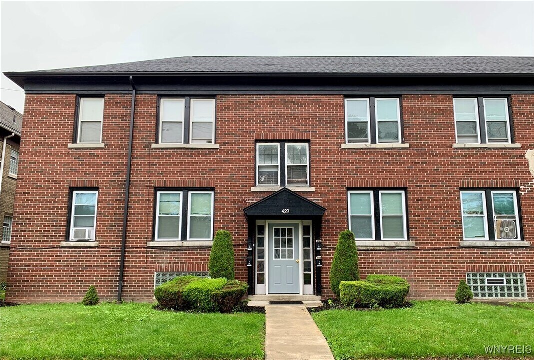 420 Skillen St in Buffalo, NY - Building Photo