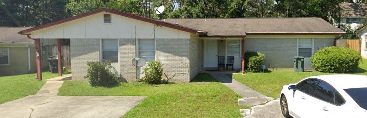 2412 Clemons Rd in Tallahassee, FL - Foto de edificio