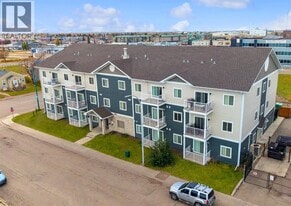 10004-1097A 97A St in Grande Prairie, AB - Building Photo