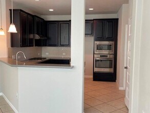 400 Hummingbird Ln in Austin, TX - Building Photo - Building Photo