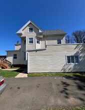 982 Dixwell Ave, Unit 2 in Hamden, CT - Building Photo - Building Photo