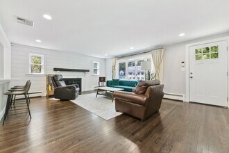 146 South St in Medfield, MA - Building Photo - Building Photo
