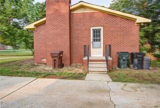 318 Collinwood Dr in Burlington, NC - Building Photo - Building Photo