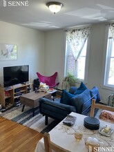 35 Davis Sq, Unit 9 in Somerville, MA - Building Photo - Building Photo