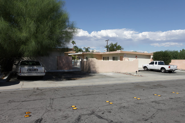 Yorba Apartments in Palm Springs, CA - Building Photo - Building Photo