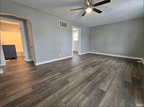 1155 Hartzell St in New Haven, IN - Foto de edificio - Building Photo