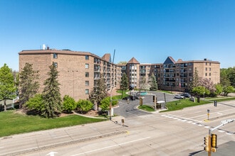 Kenzington Condominiums in St. Anthony, MN - Building Photo - Building Photo
