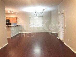 10828 Avenzano St in Las Vegas, NV - Foto de edificio - Building Photo