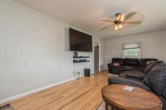 8 Millbrook Rd in Washington, NJ - Building Photo - Building Photo