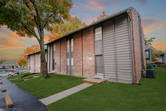 Cypress Village Apartments in St. Ann, MO - Building Photo - Building Photo